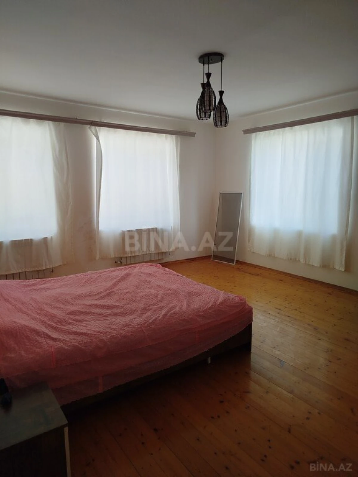 Satılır 6 otaqlı həyət evi 240 m²