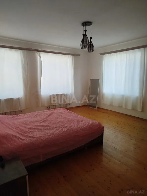 Satılır 6 otaqlı həyət evi 240 m²