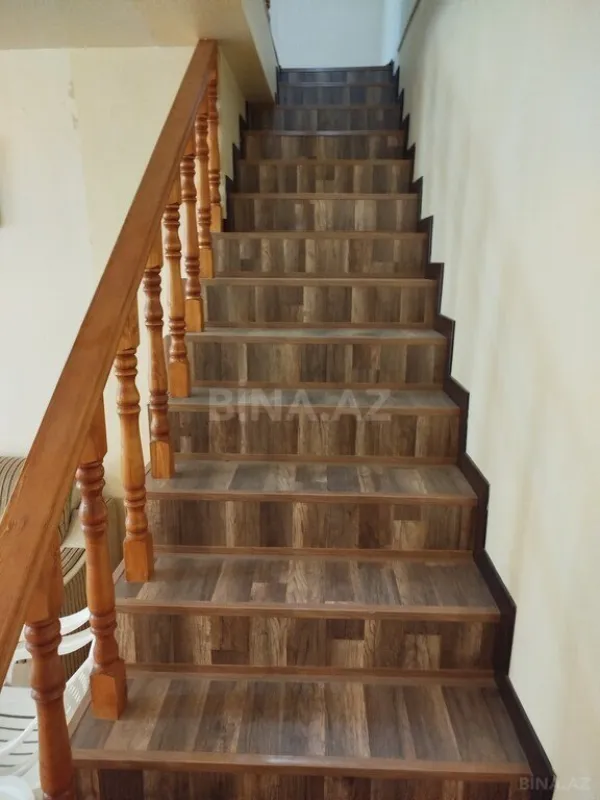 Satılır 6 otaqlı həyət evi 240 m²