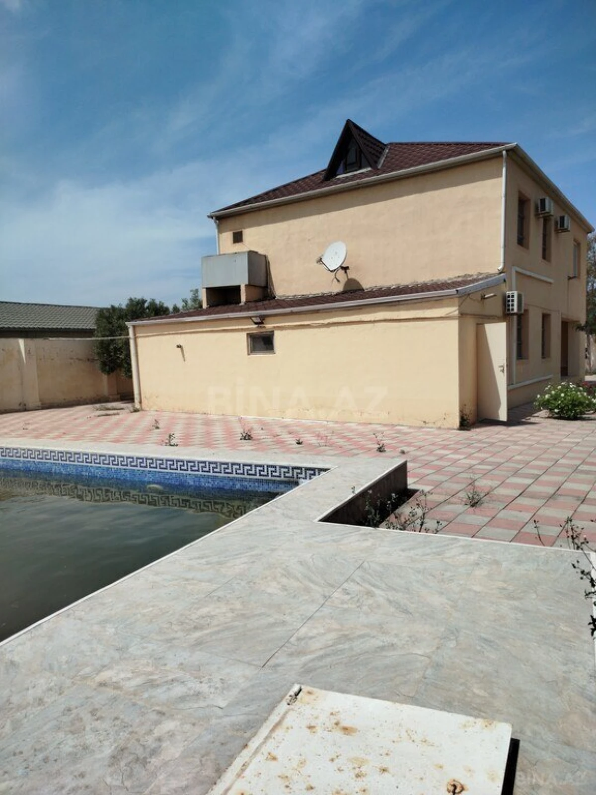 Satılır 6 otaqlı həyət evi 240 m²