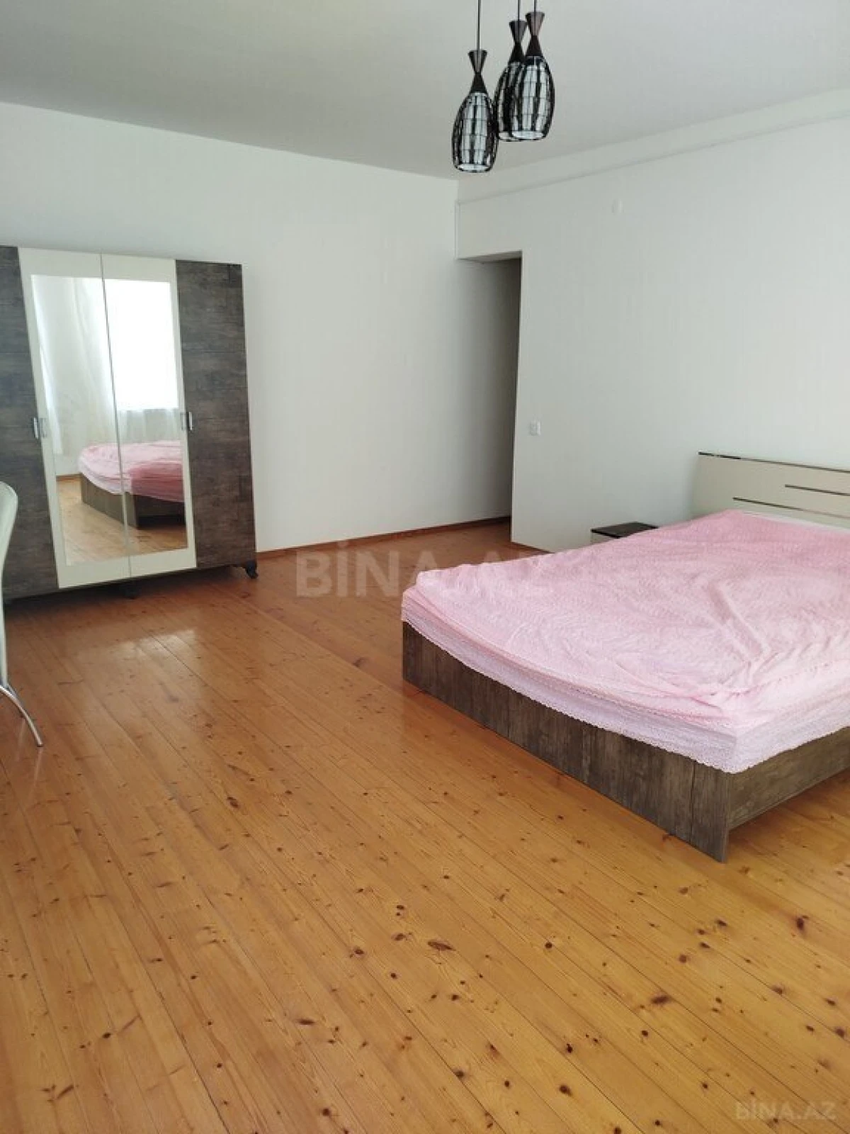 Satılır 6 otaqlı həyət evi 240 m²
