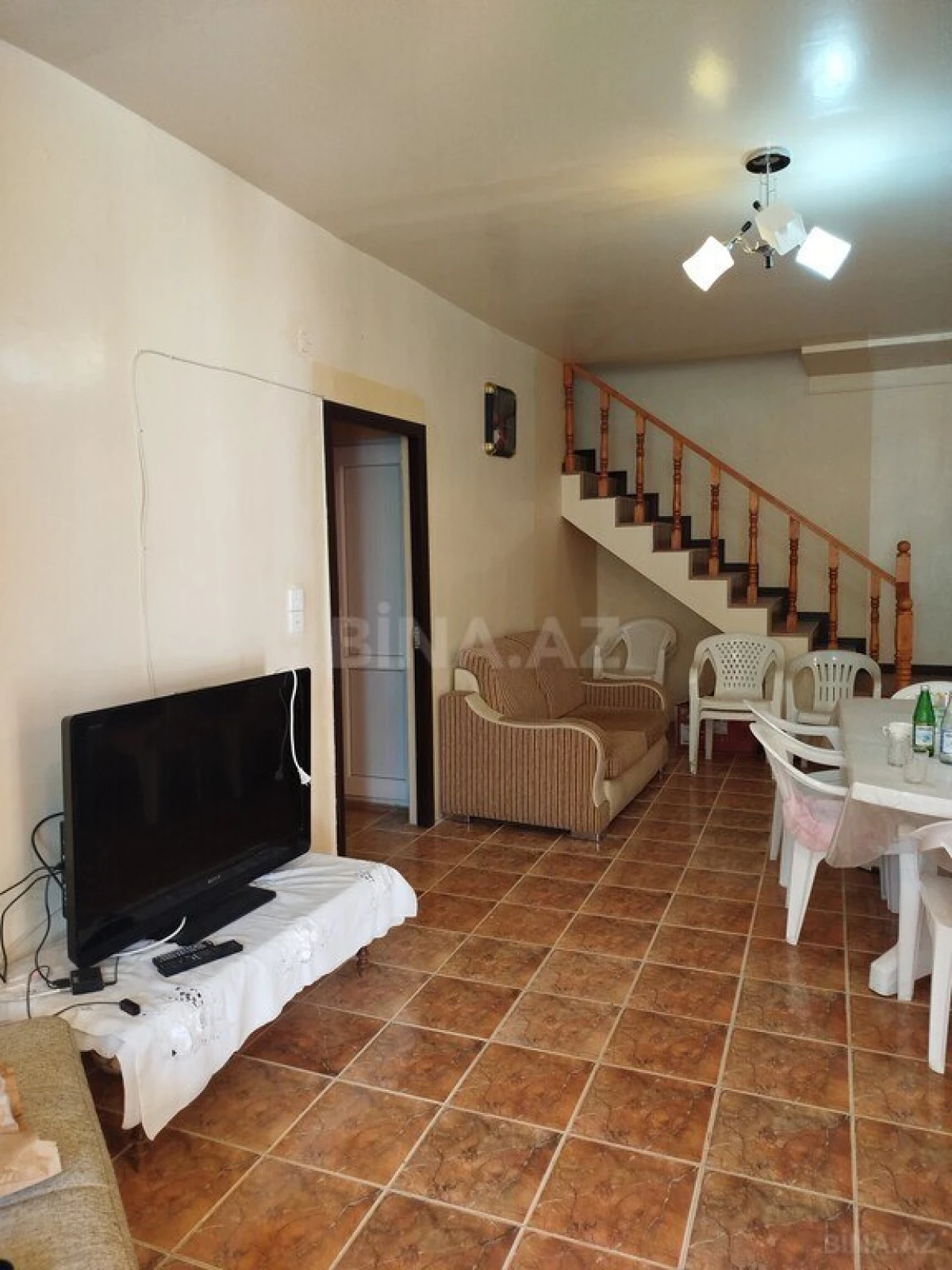 Satılır 6 otaqlı həyət evi 240 m²