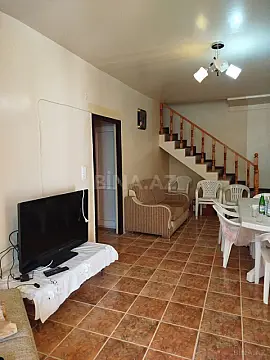 Satılır 6 otaqlı həyət evi 240 m²