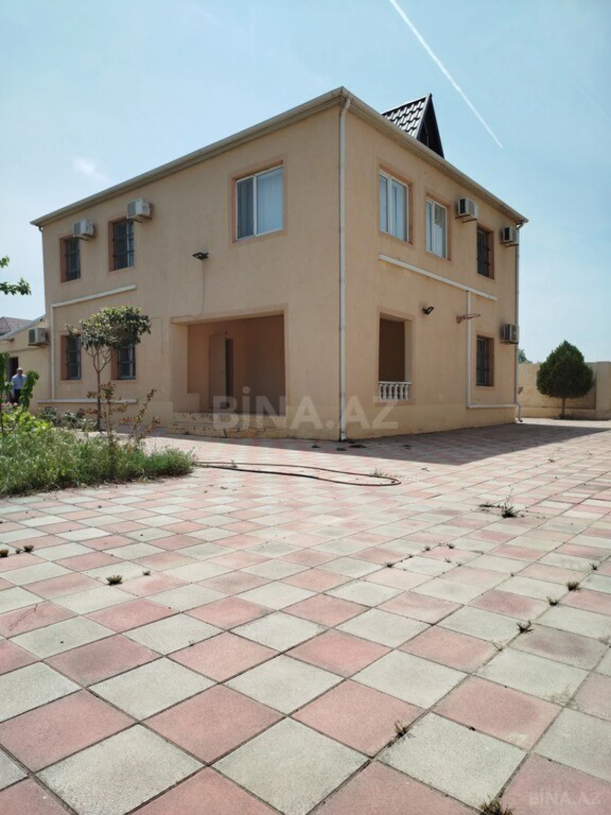 Satılır 6 otaqlı həyət evi 240 m²