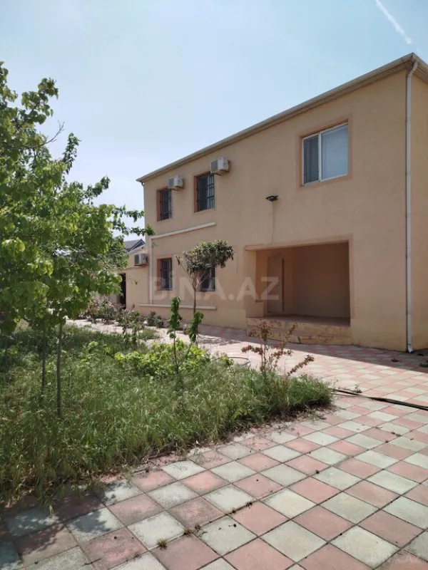 Satılır 6 otaqlı həyət evi 240 m²