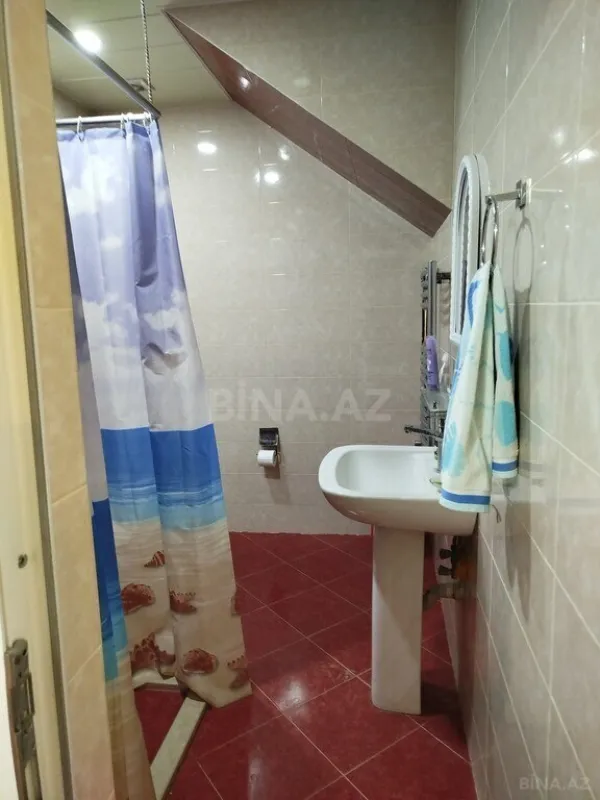 Satılır 6 otaqlı həyət evi 240 m²