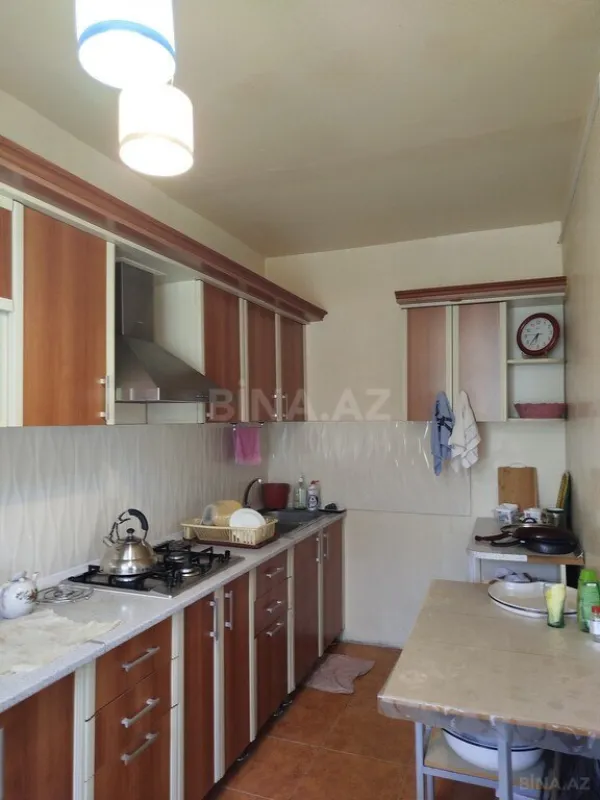 Satılır 6 otaqlı həyət evi 240 m²