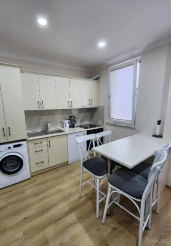 Kirayə verilir 3 otaqlı mənzil 145 m²