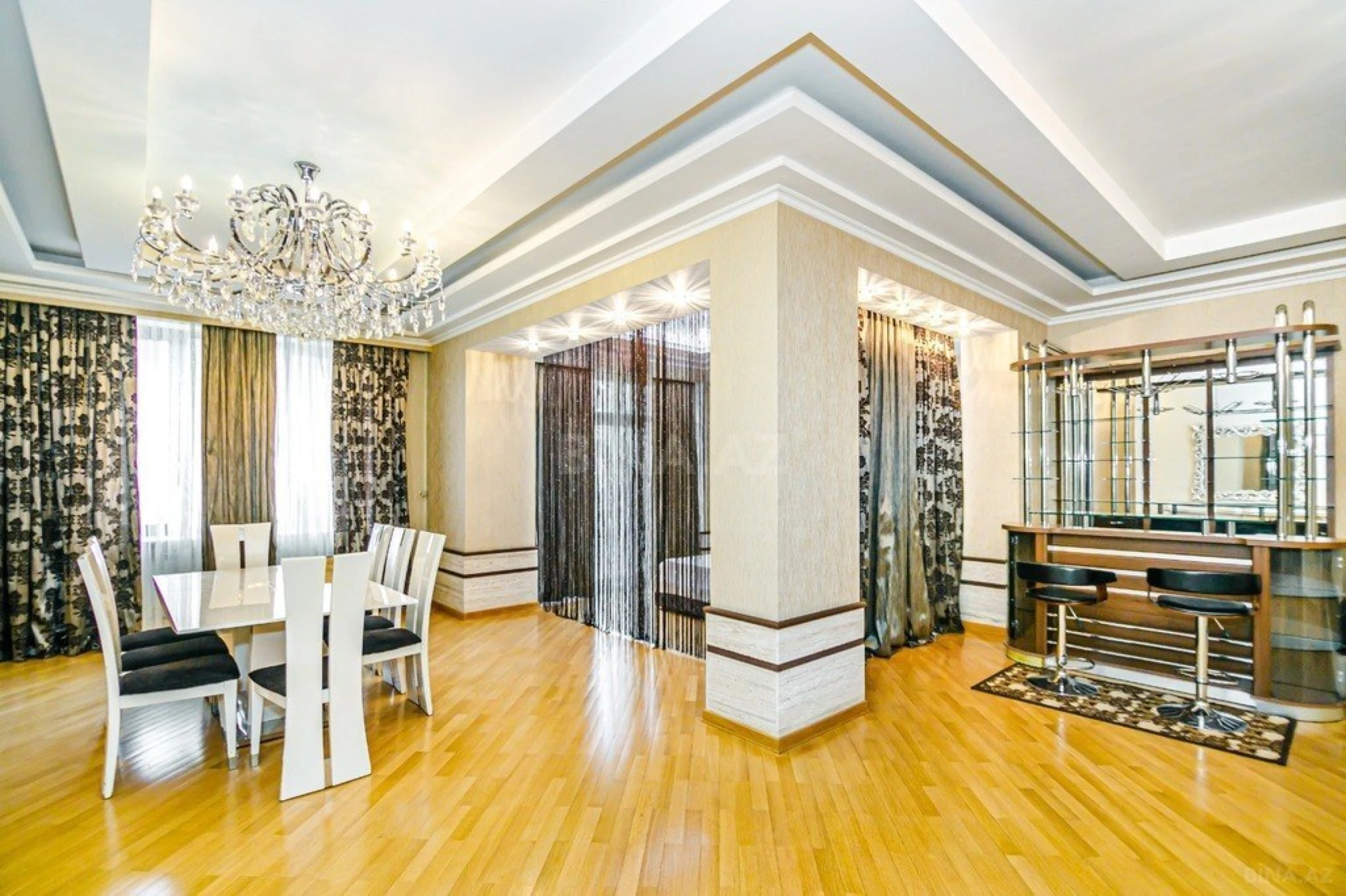 Kirayə verilir 4 otaqlı mənzil 200 m²