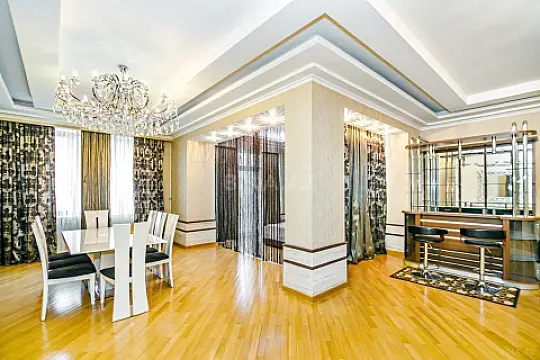 Kirayə verilir 4 otaqlı mənzil 200 m²