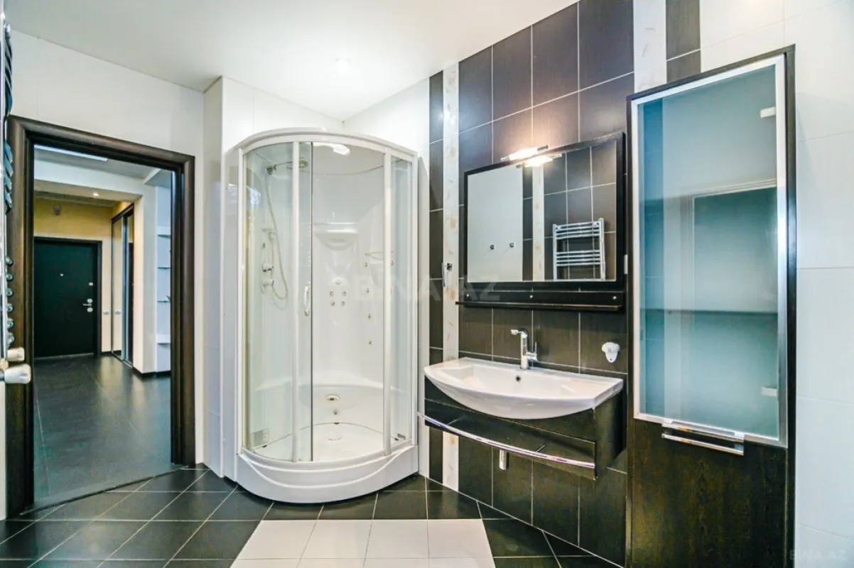 Kirayə verilir 4 otaqlı mənzil 200 m²