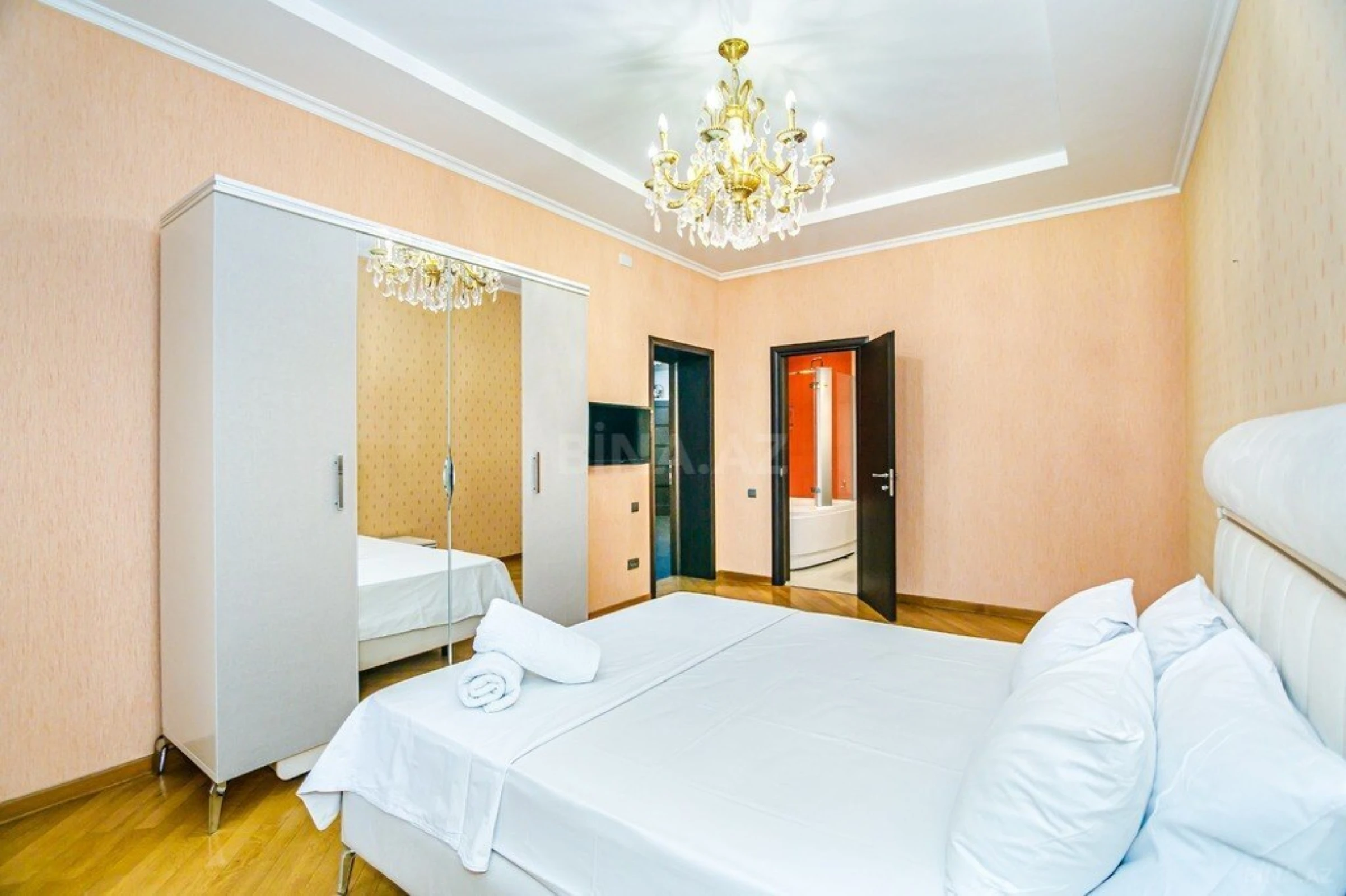 Kirayə verilir 4 otaqlı mənzil 200 m²