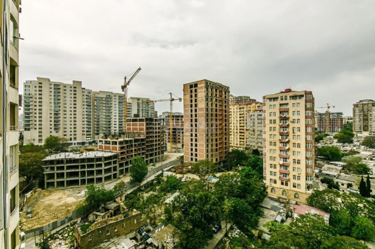 Kirayə verilir 4 otaqlı mənzil 200 m²