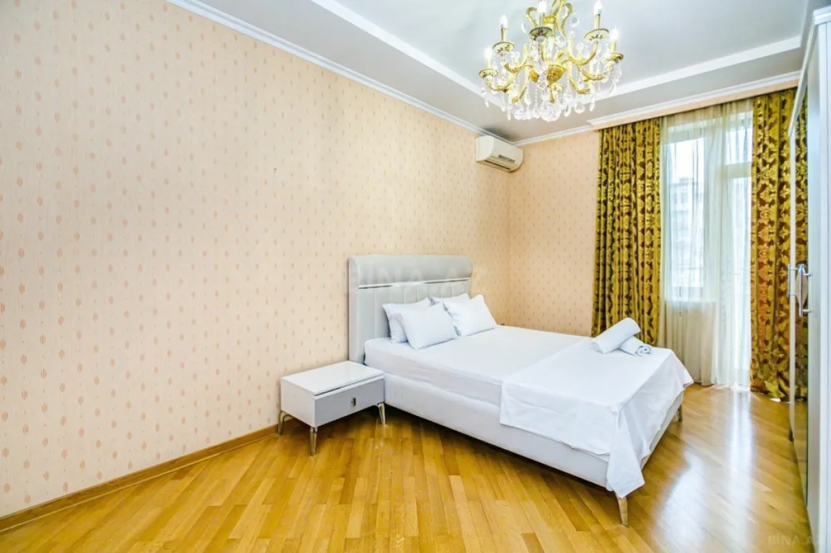 Kirayə verilir 4 otaqlı mənzil 200 m²