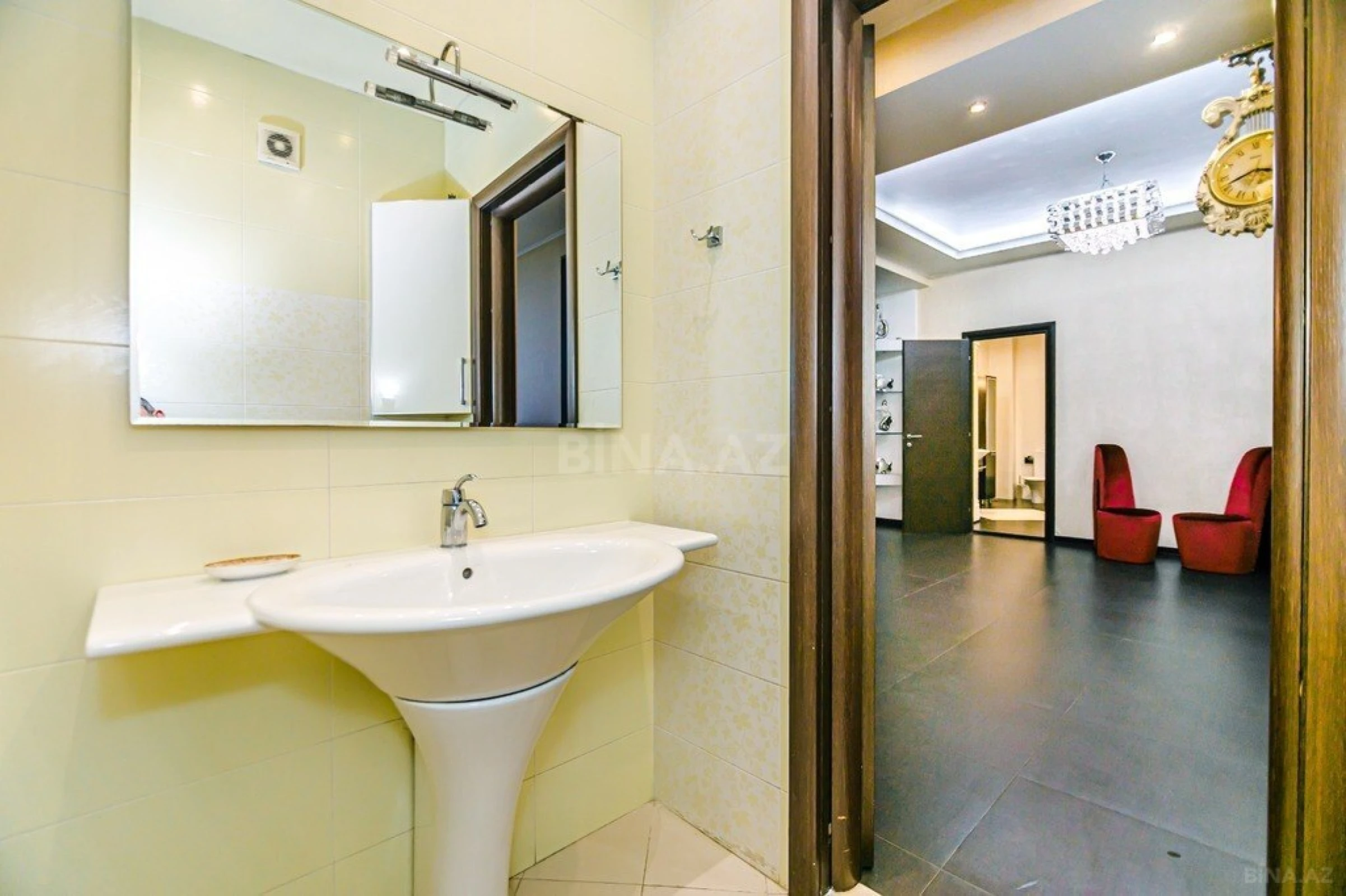 Kirayə verilir 4 otaqlı mənzil 200 m²