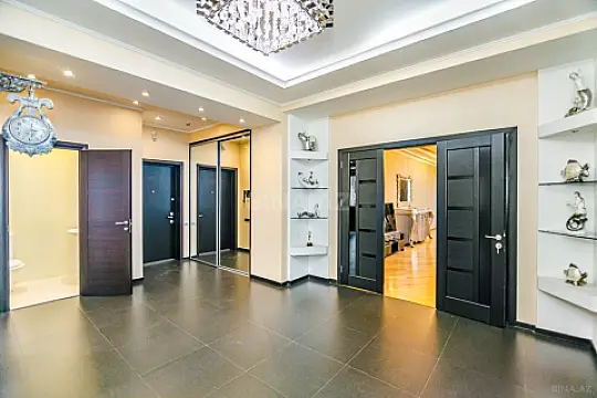 Kirayə verilir 4 otaqlı mənzil 200 m²