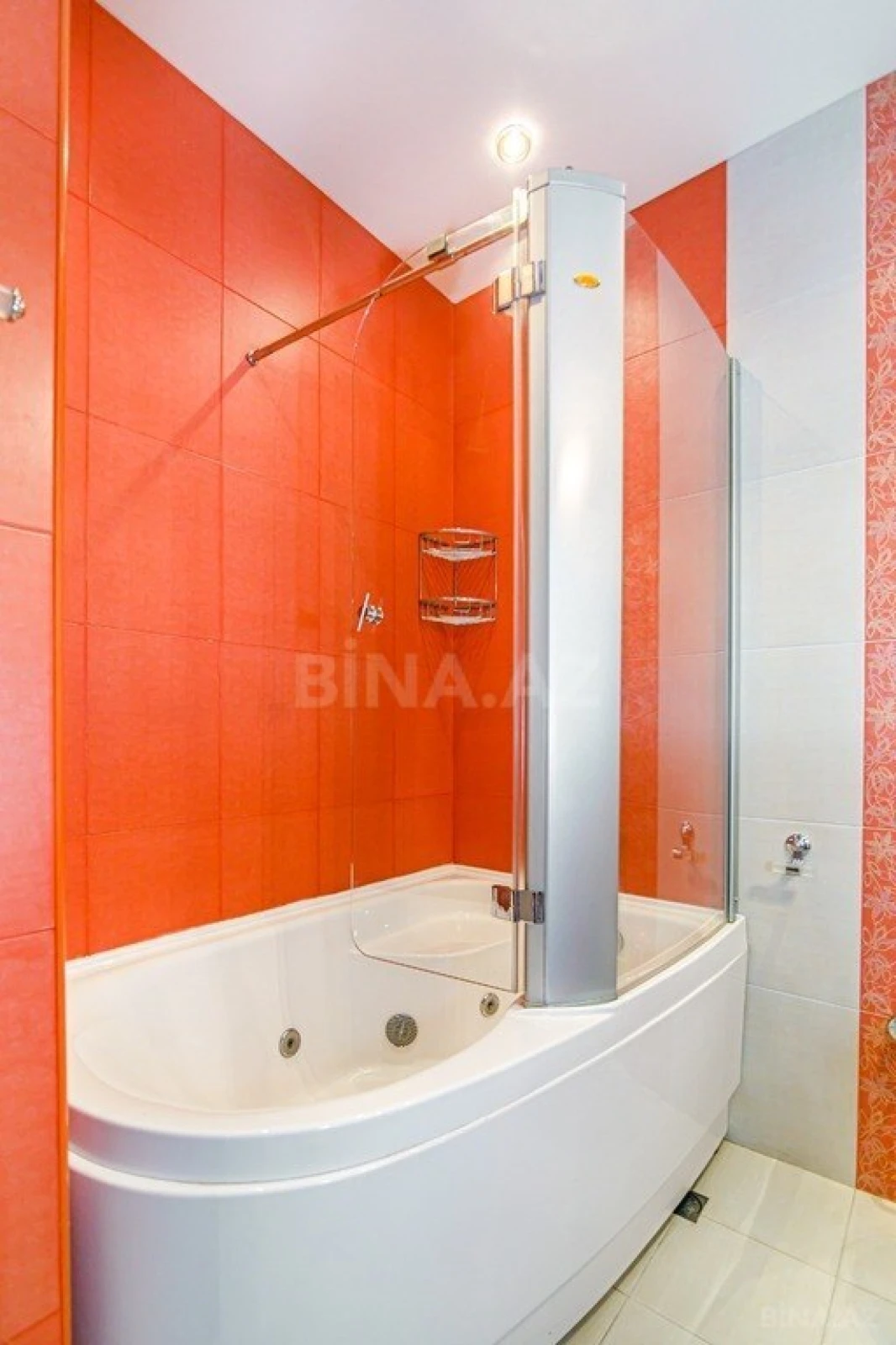 Kirayə verilir 4 otaqlı mənzil 200 m²