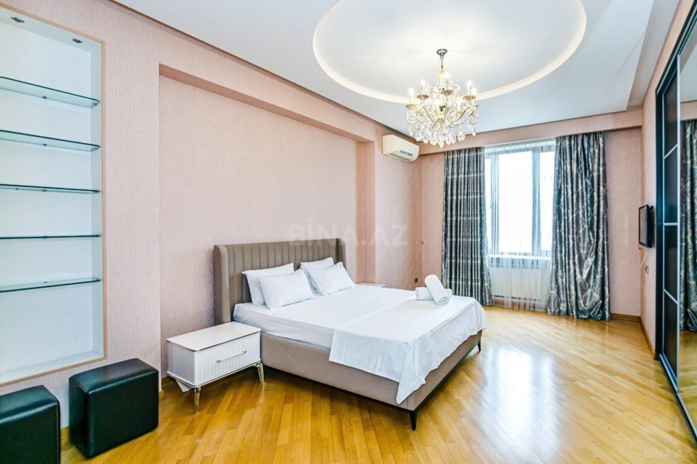 Kirayə verilir 4 otaqlı mənzil 200 m²