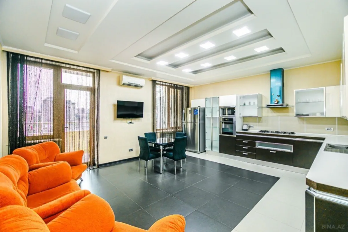 Kirayə verilir 4 otaqlı mənzil 200 m²