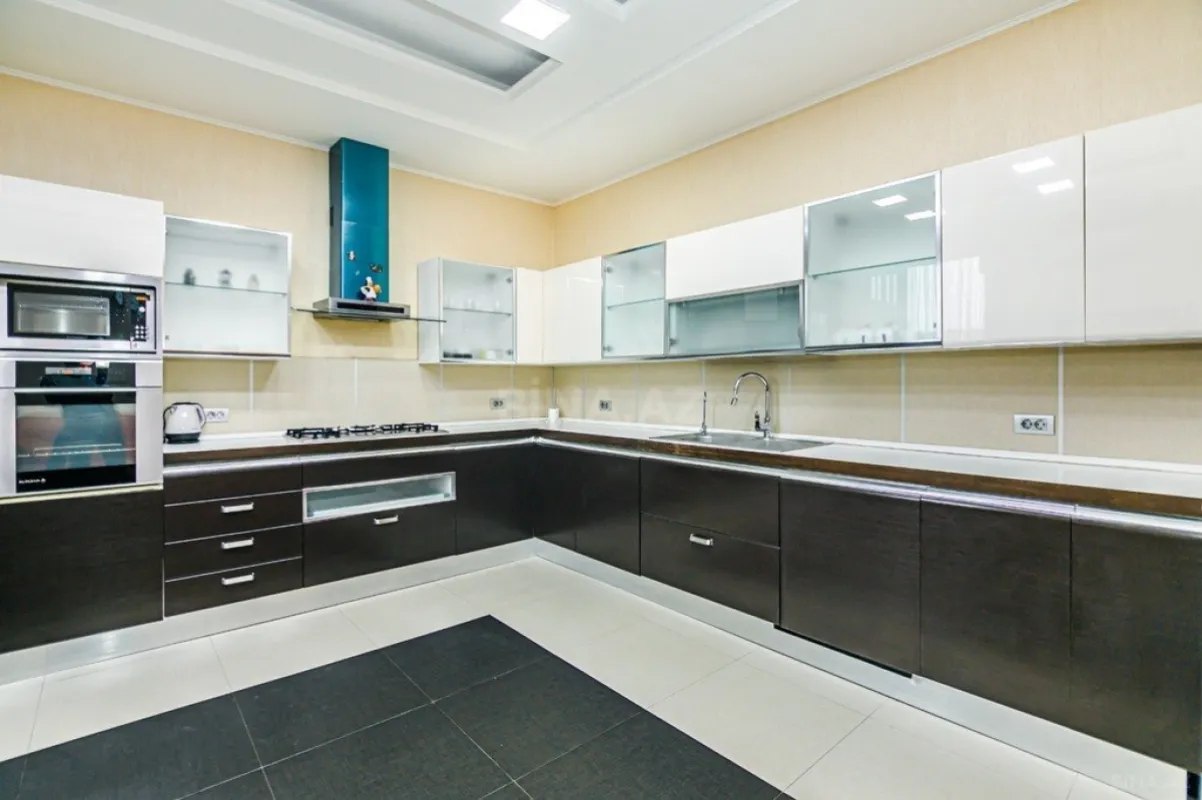 Kirayə verilir 4 otaqlı mənzil 200 m²