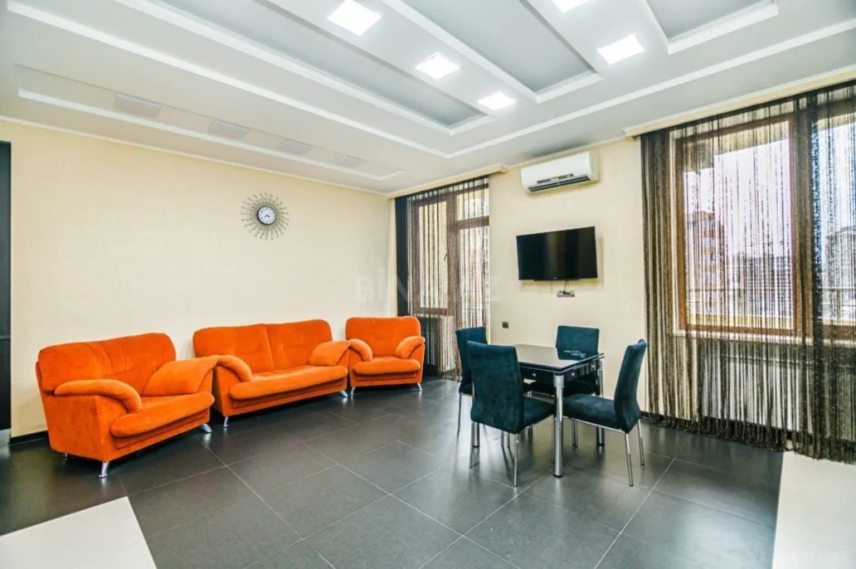 Kirayə verilir 4 otaqlı mənzil 200 m²