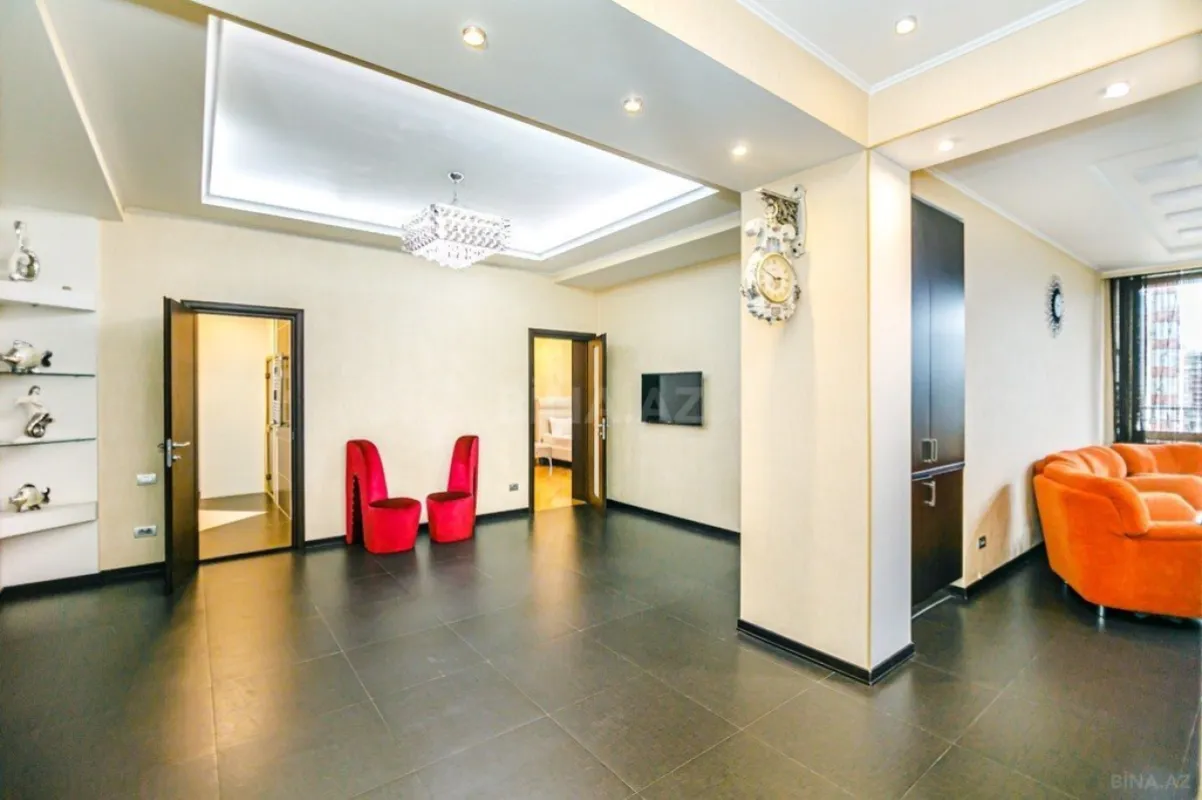 Kirayə verilir 4 otaqlı mənzil 200 m²