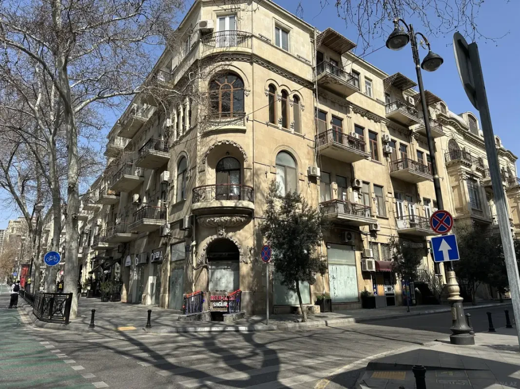 Satılır 4 otaqlı mənzil 120 m²