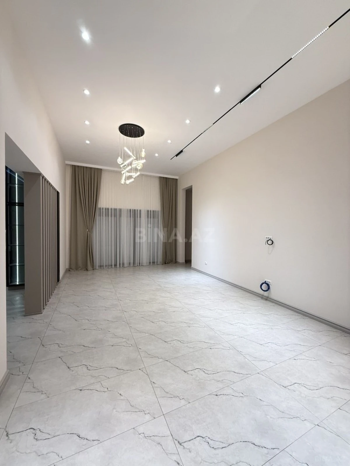 Satılır 5 otaqlı həyət evi 220 m²
