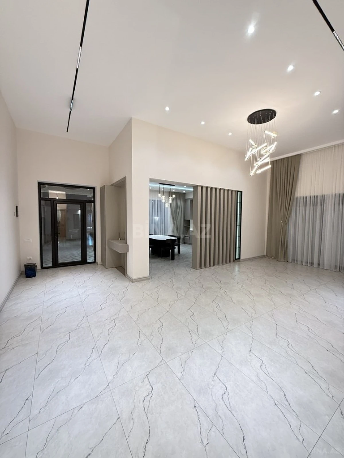 Satılır 5 otaqlı həyət evi 220 m²