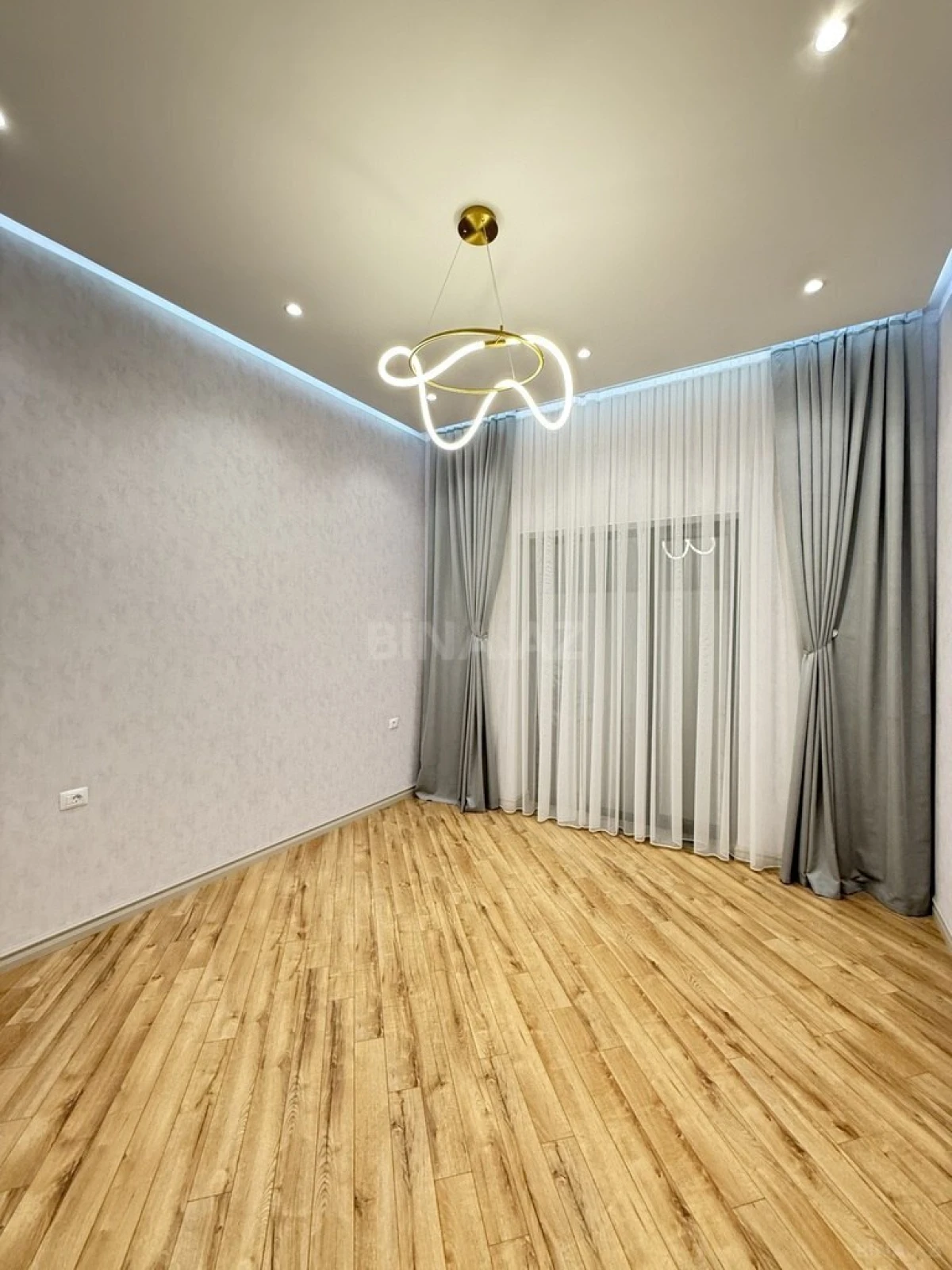 Satılır 5 otaqlı həyət evi 220 m²