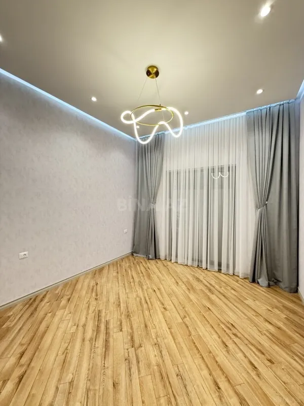 Satılır 5 otaqlı həyət evi 220 m²