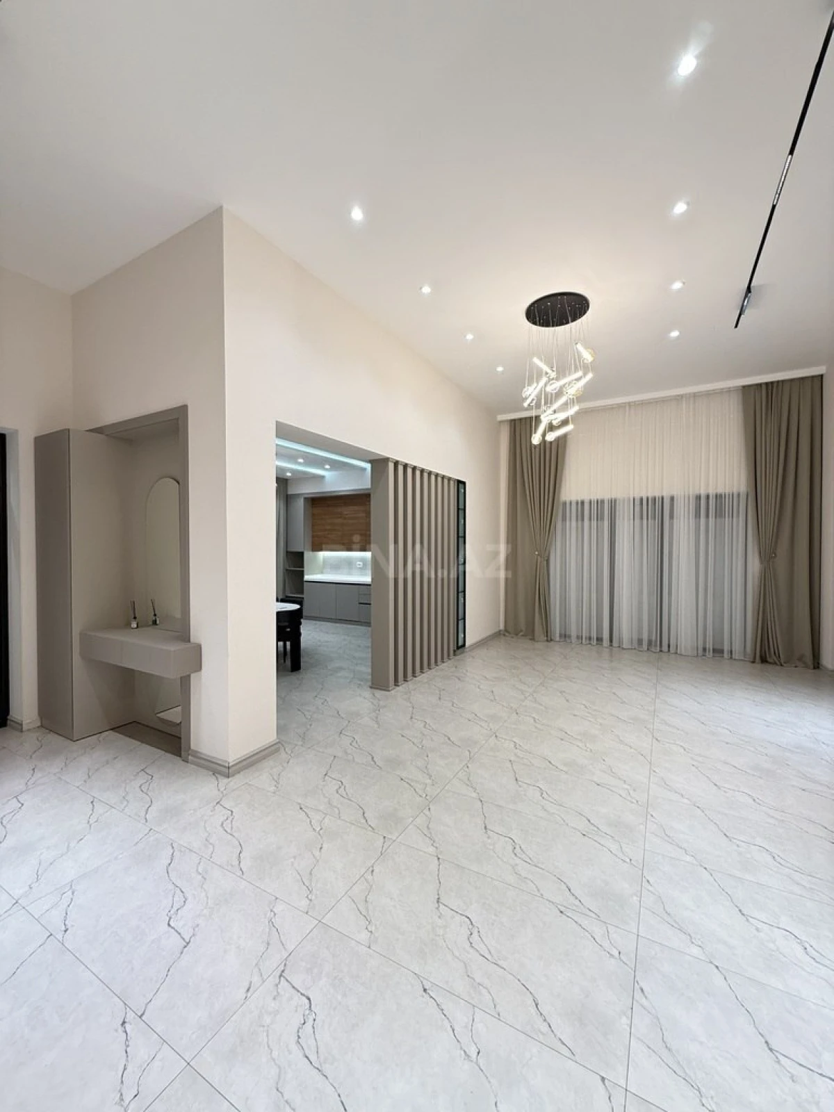 Satılır 5 otaqlı həyət evi 220 m²