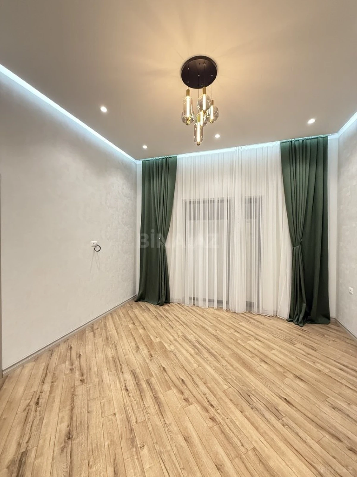 Satılır 5 otaqlı həyət evi 220 m²