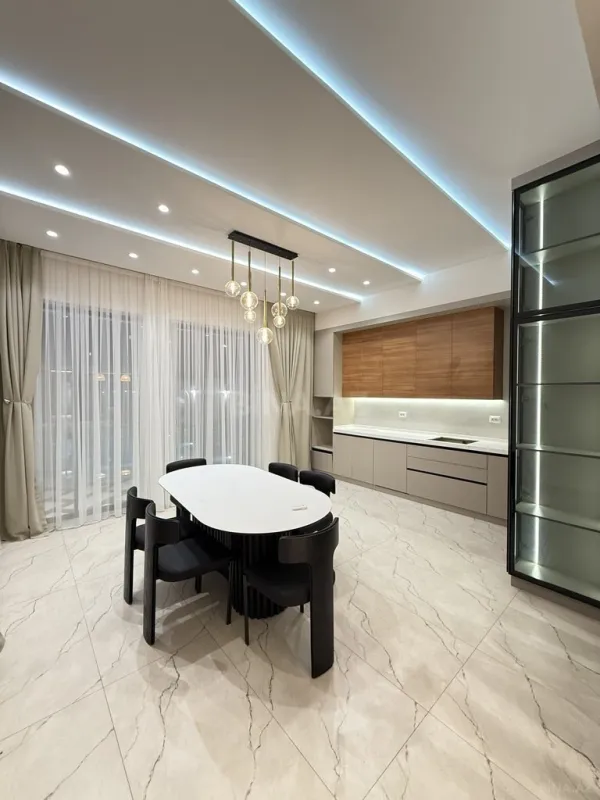 Satılır 5 otaqlı həyət evi 220 m²