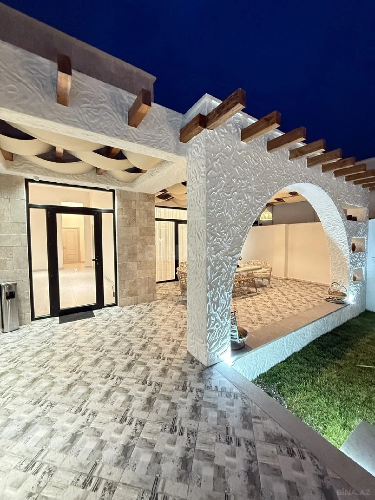 Satılır 5 otaqlı həyət evi 220 m²