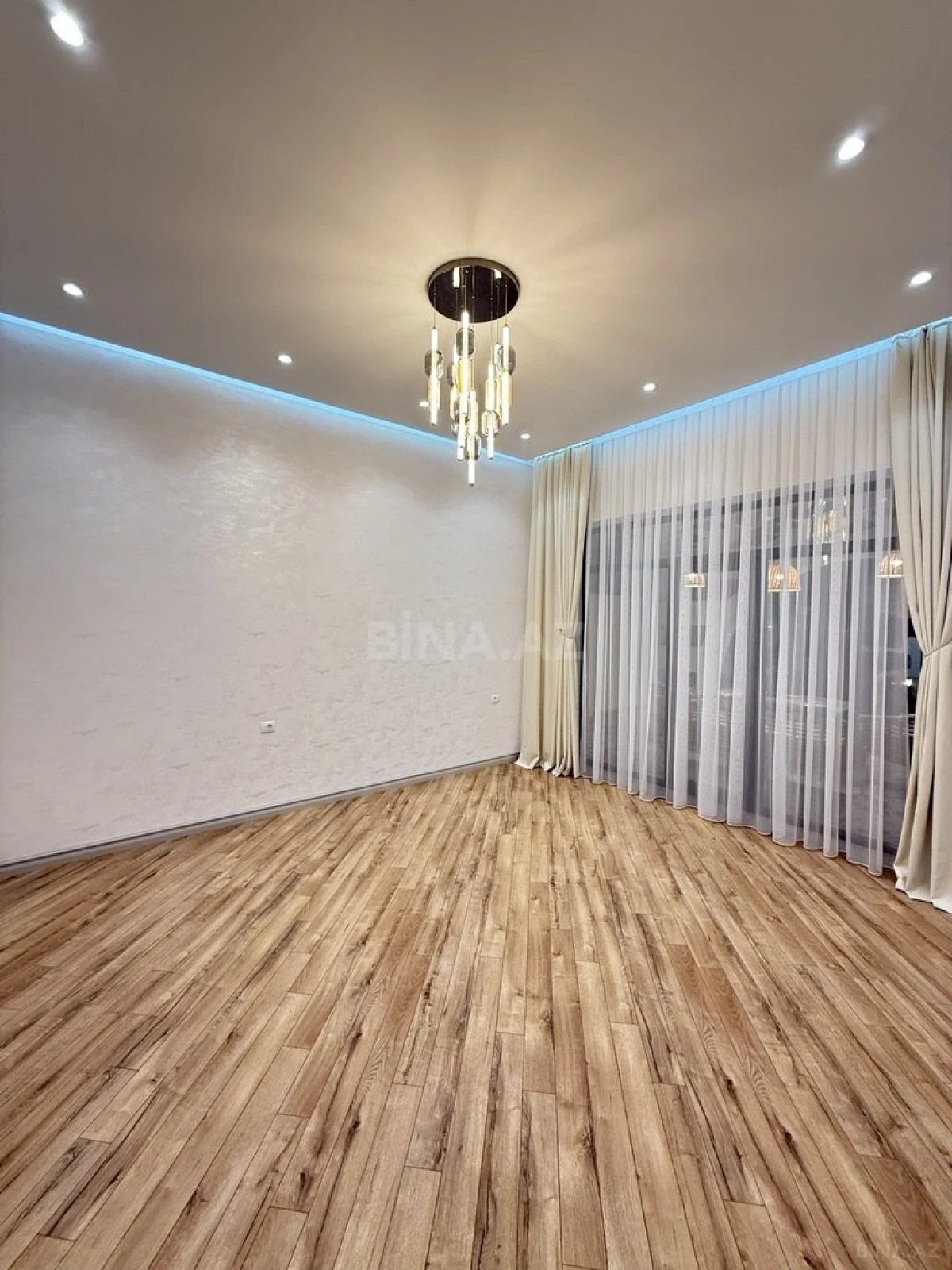 Satılır 5 otaqlı həyət evi 220 m²