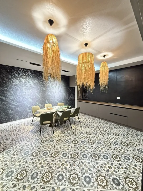 Satılır 5 otaqlı həyət evi 220 m²