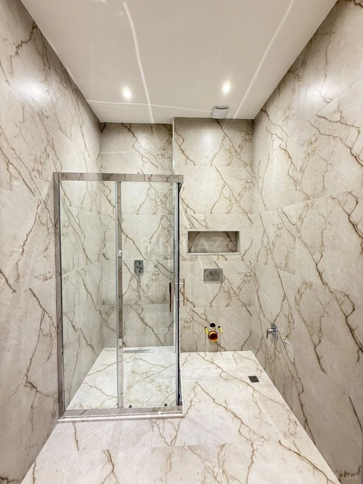 Satılır 5 otaqlı həyət evi 220 m²