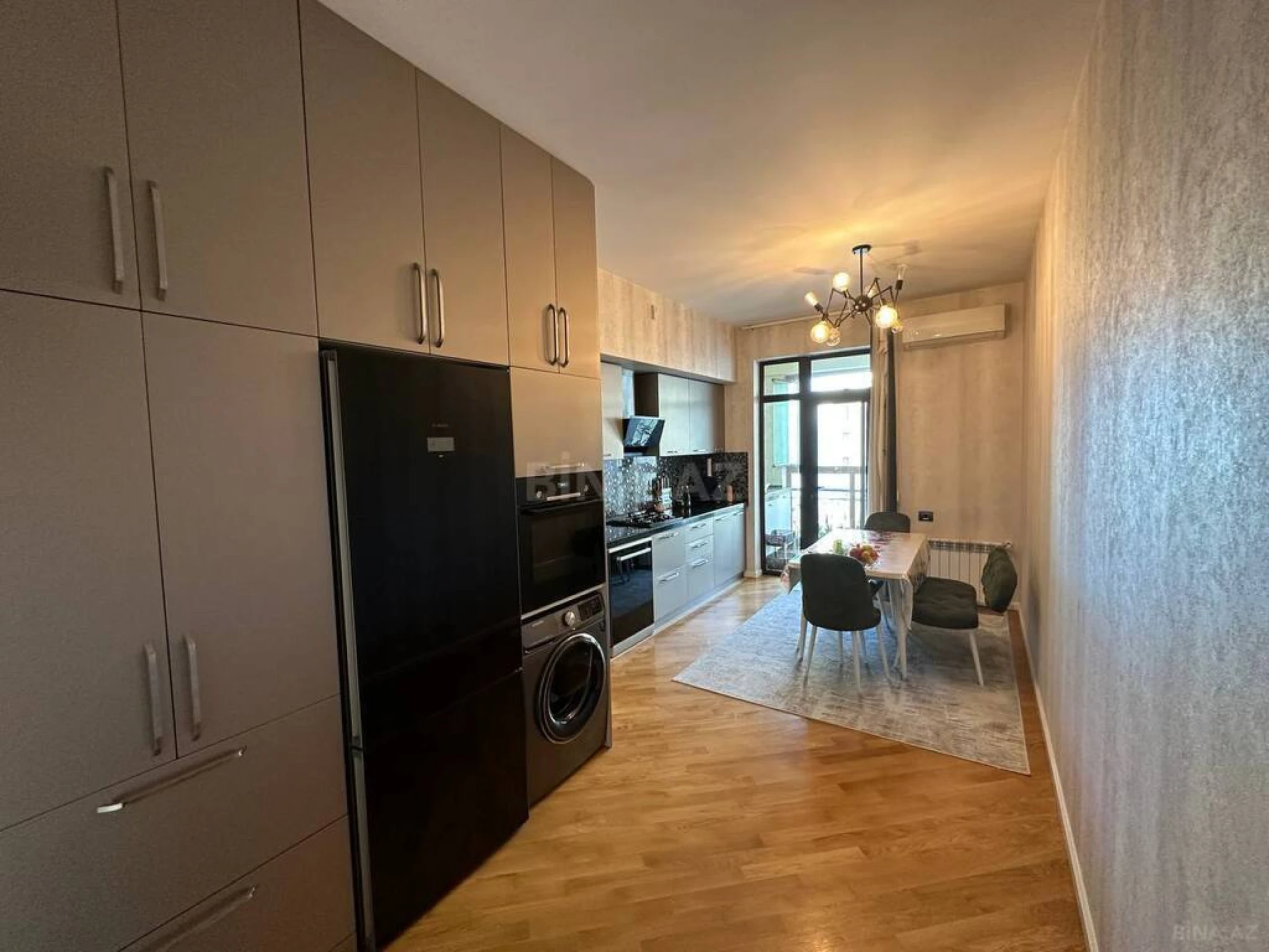 Satılır 4 otaqlı mənzil 140 m²