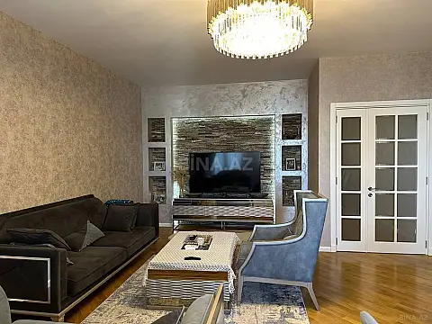 Satılır 4 otaqlı mənzil 140 m²