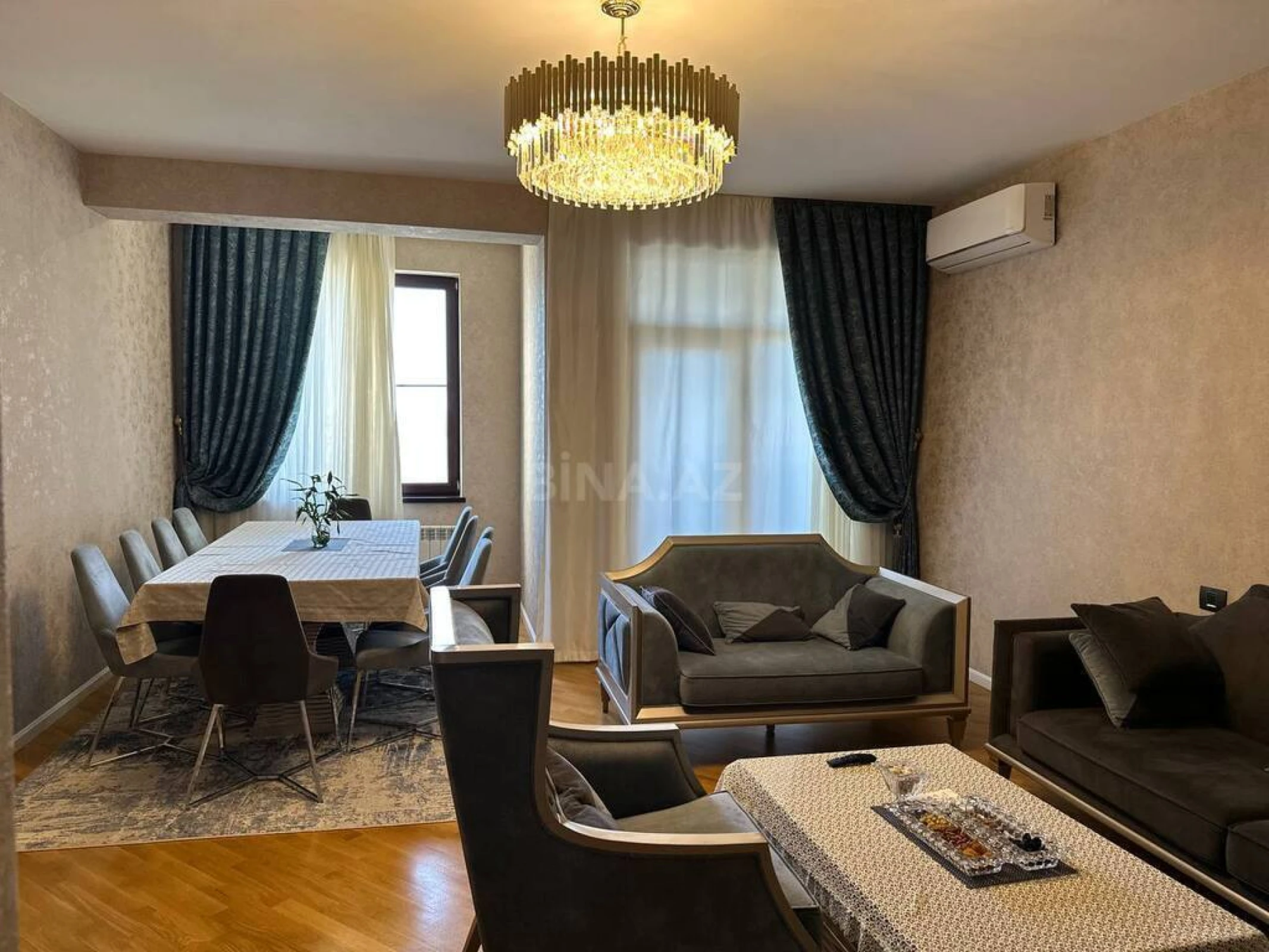 Satılır 4 otaqlı mənzil 140 m²