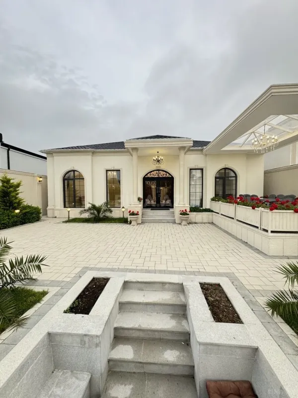 Satılır 5 otaqlı həyət evi 220 m²