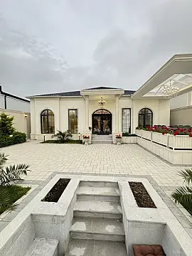 Satılır 5 otaqlı həyət evi 220 m²
