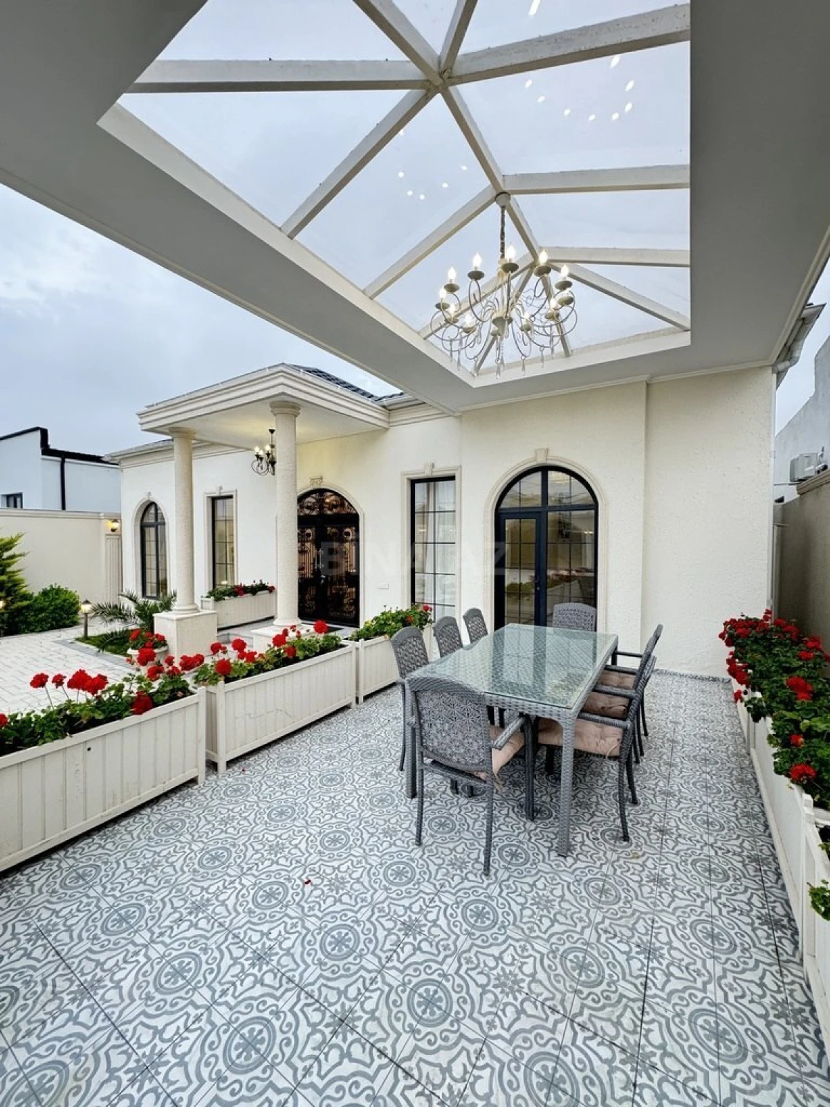 Satılır 5 otaqlı həyət evi 220 m²