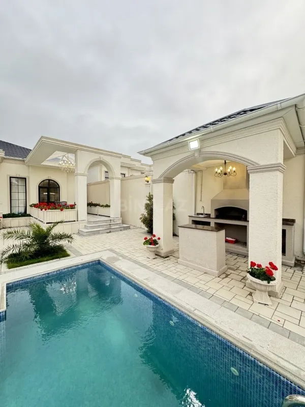 Satılır 5 otaqlı həyət evi 220 m²