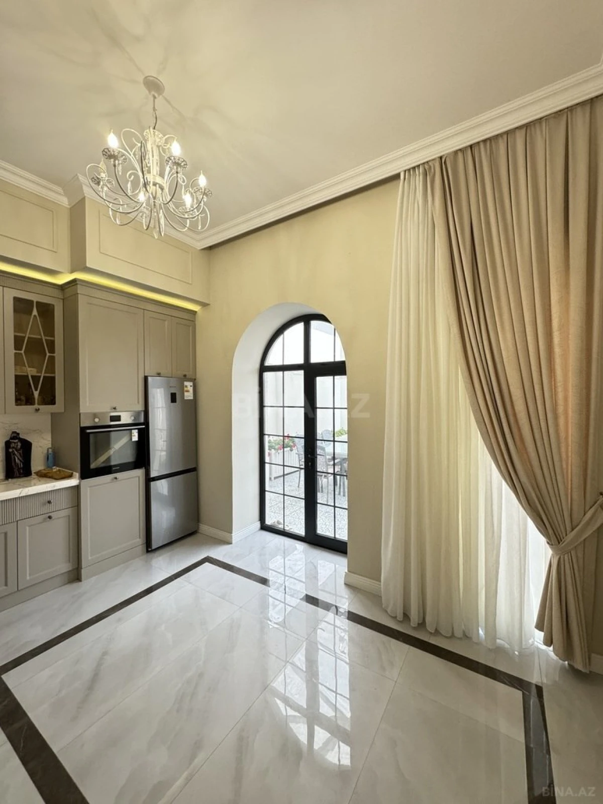 Satılır 5 otaqlı həyət evi 220 m²