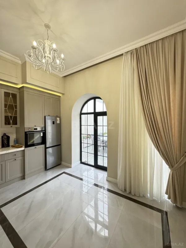 Satılır 5 otaqlı həyət evi 220 m²
