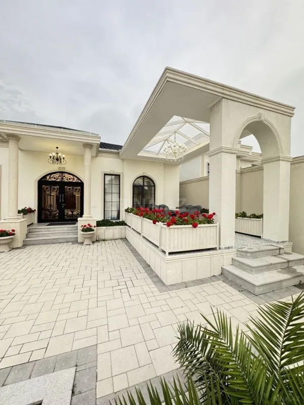 Satılır 5 otaqlı həyət evi 220 m²