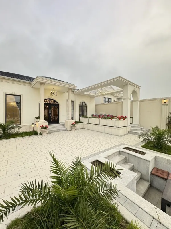 Satılır 5 otaqlı həyət evi 220 m²