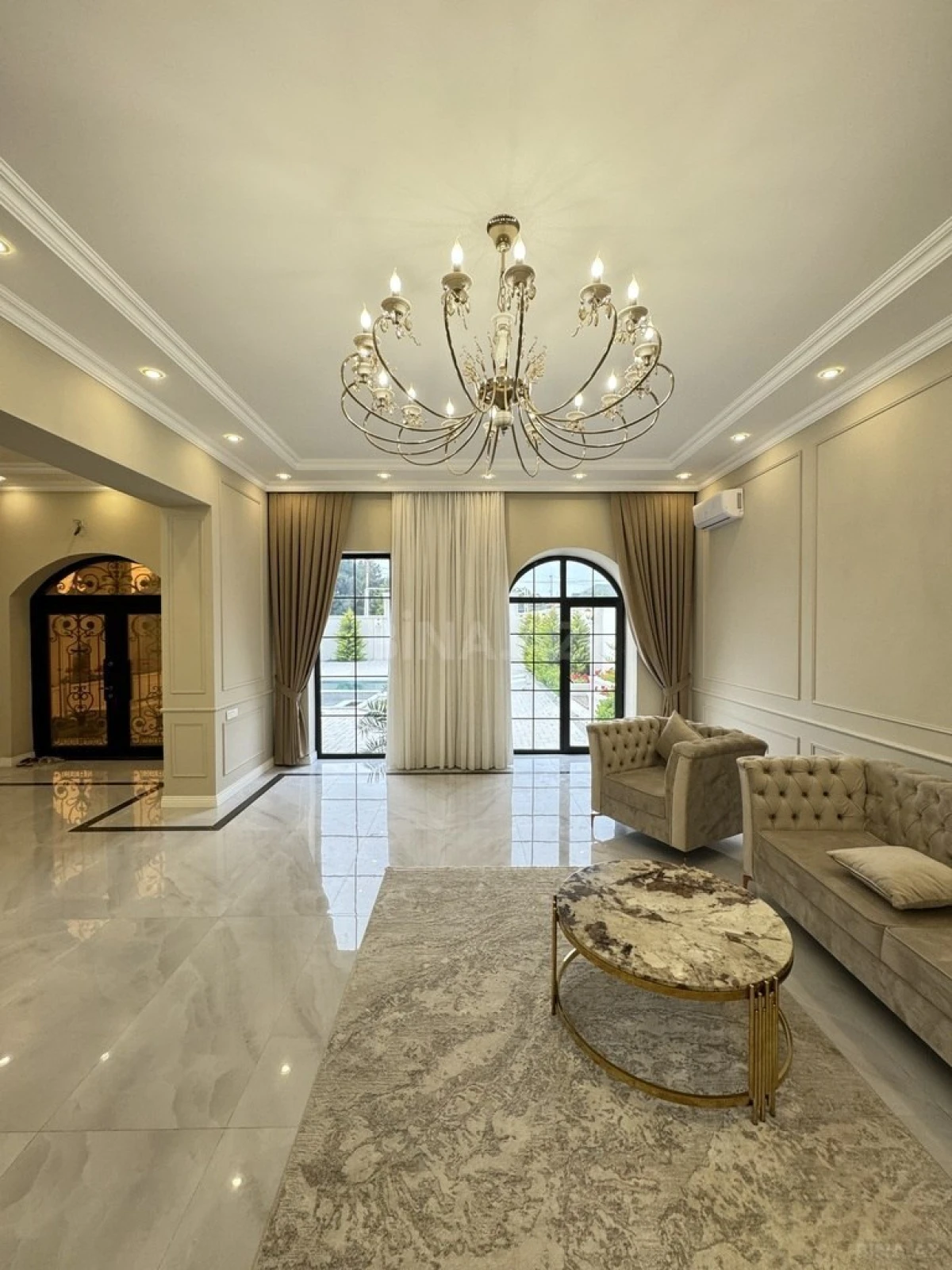 Satılır 5 otaqlı həyət evi 220 m²